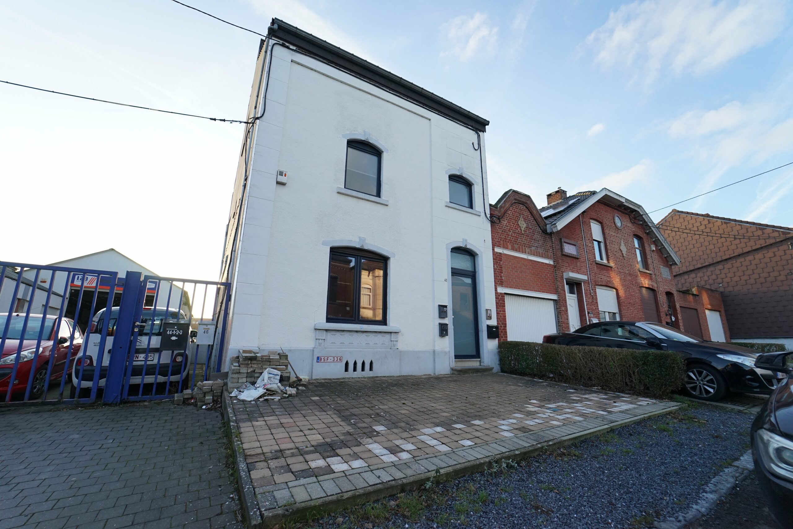 Bel immeuble de 3 appartements avec parking