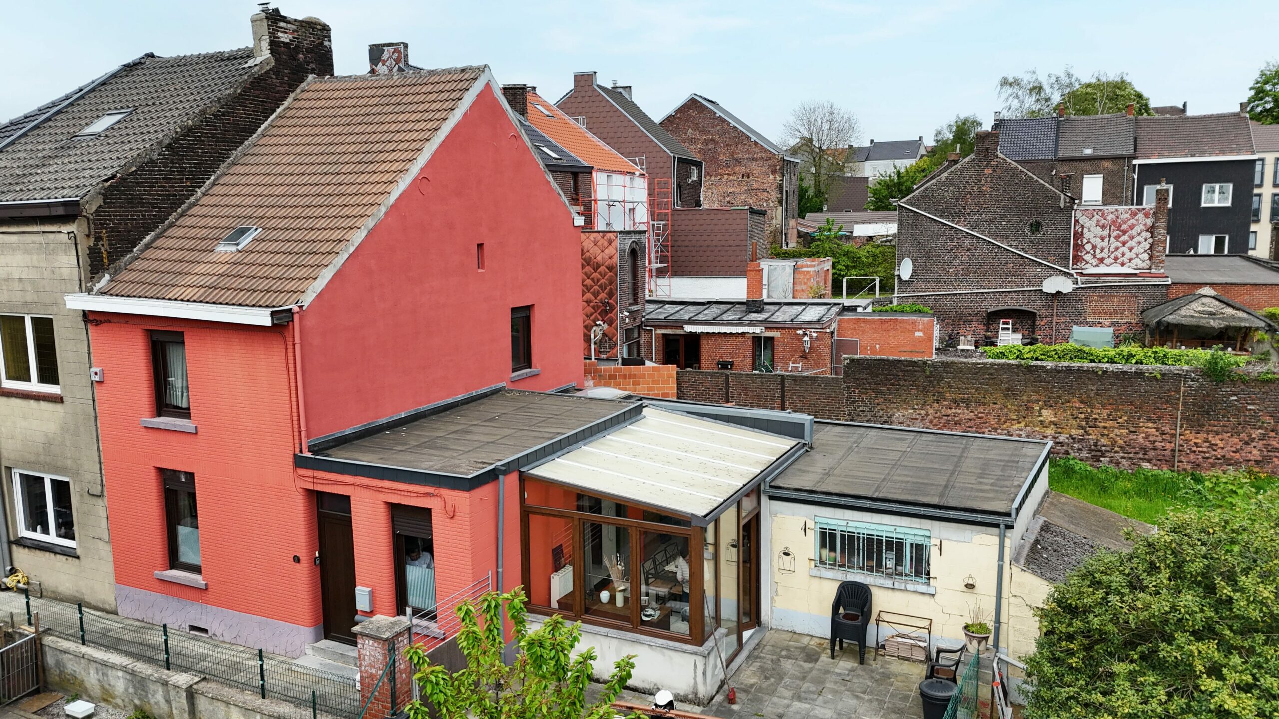 Jolie maison 3 façades avec garage et jardin