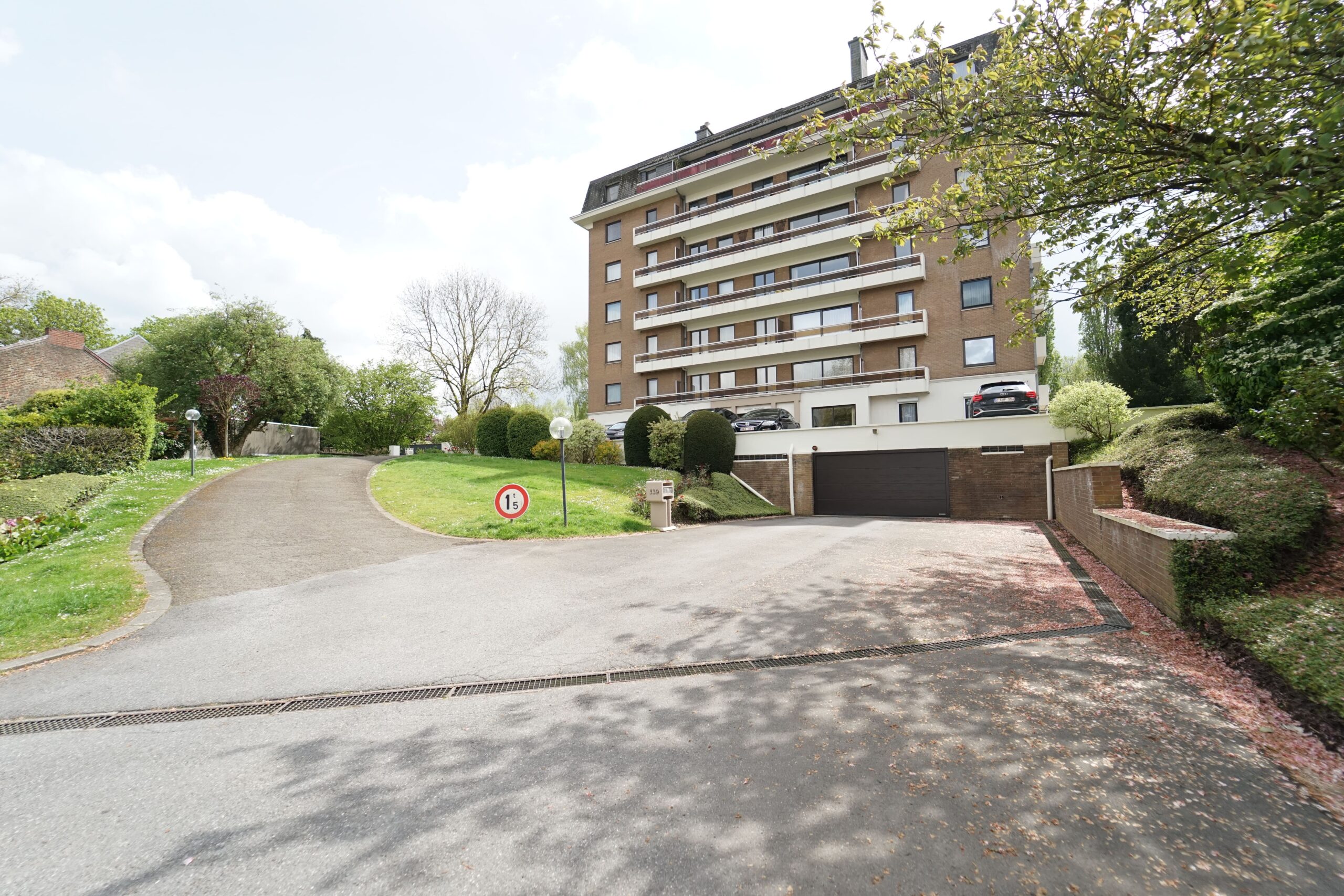 Très bel appartement 3 chambres avec terrasse et vue dégagée