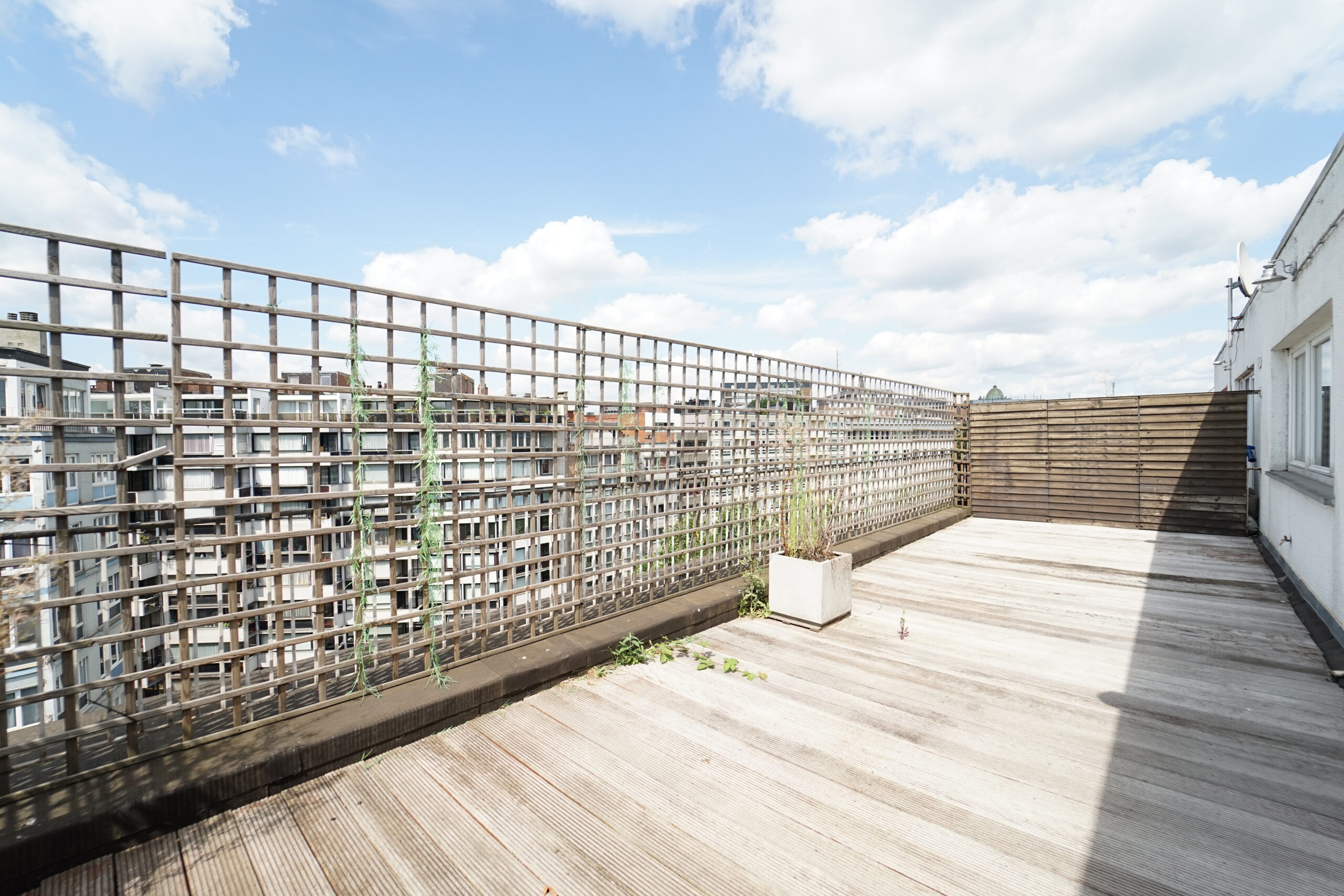 Penthouse 2 chambres avec grande terrasse idéalement situé