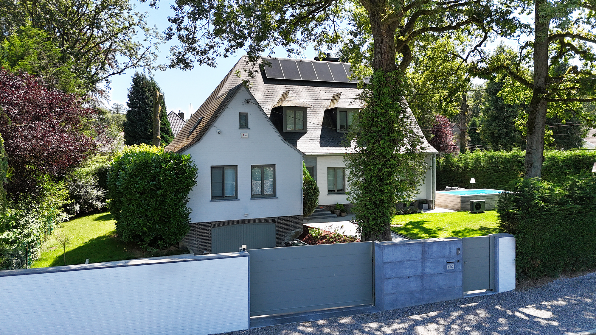 Superbe villa de standing avec piscine et joli jardin