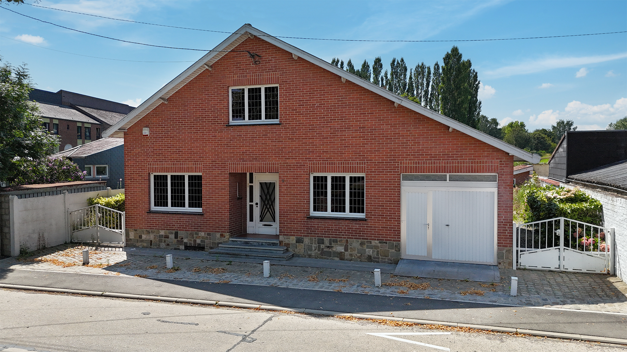 Jolie villa habitable de plain pied avec garage et jardin