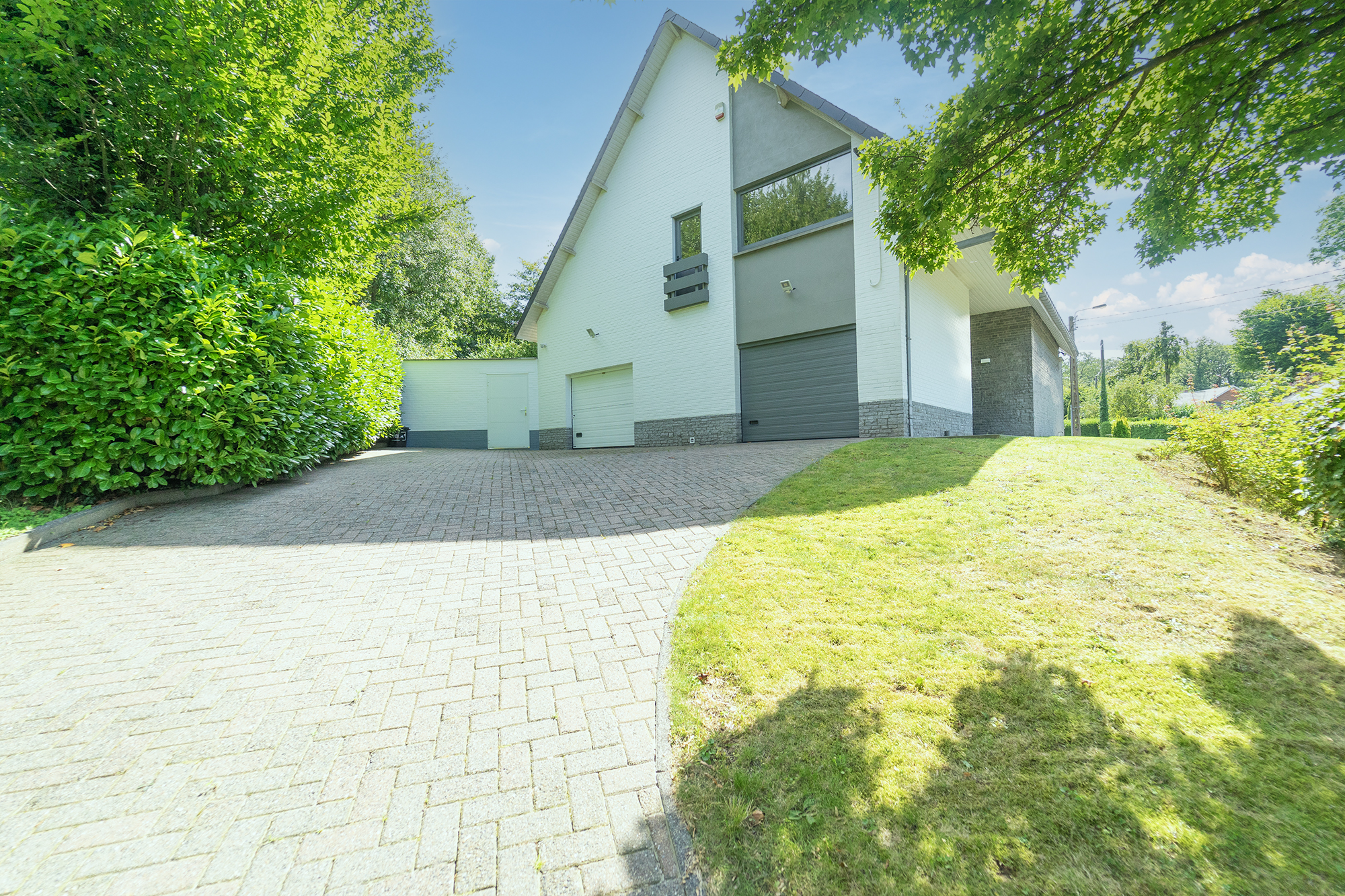 Superbe villa avec double garage et jardin idéalement située