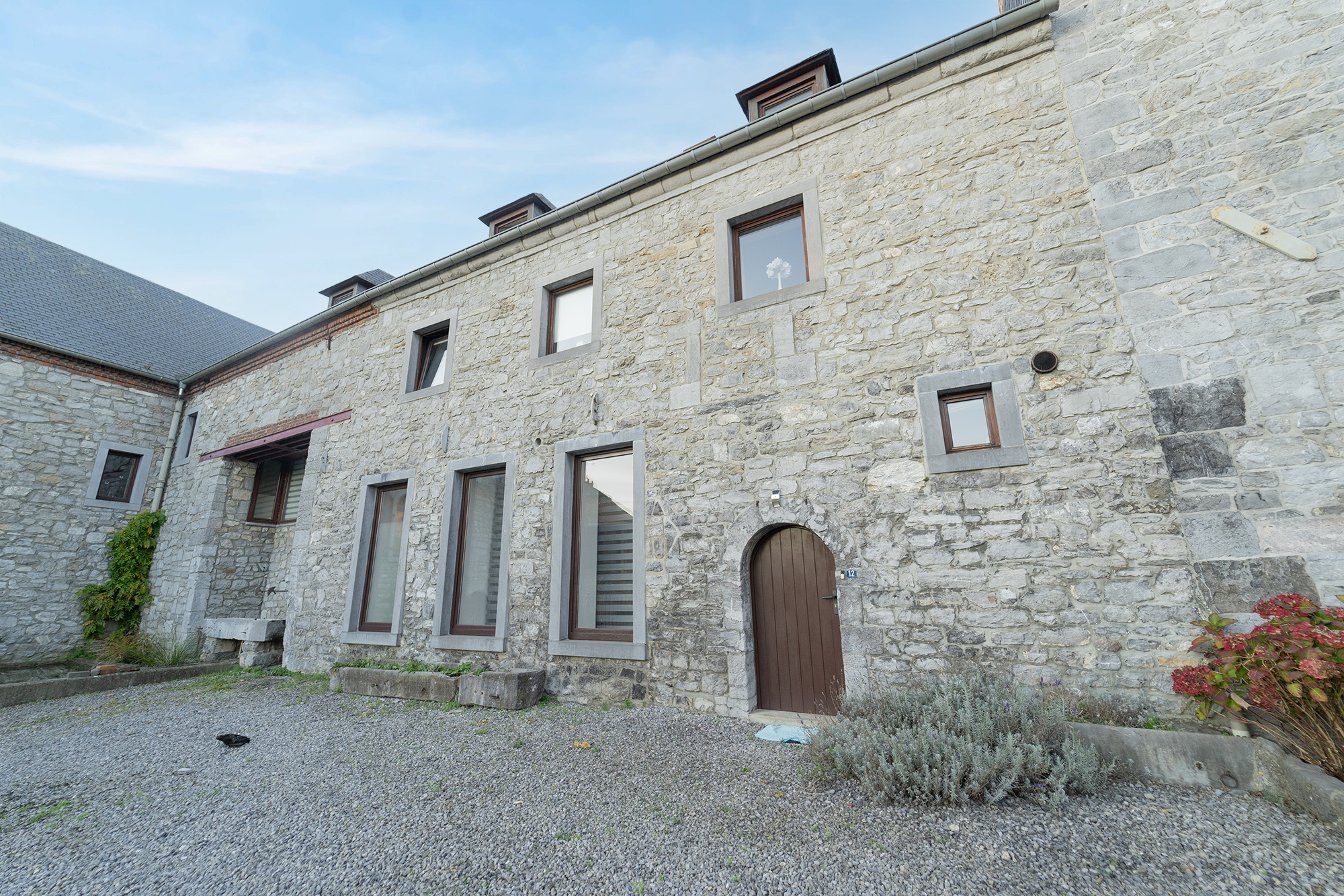 Bel appartement 1 ch avec spacieux garage situé au calme