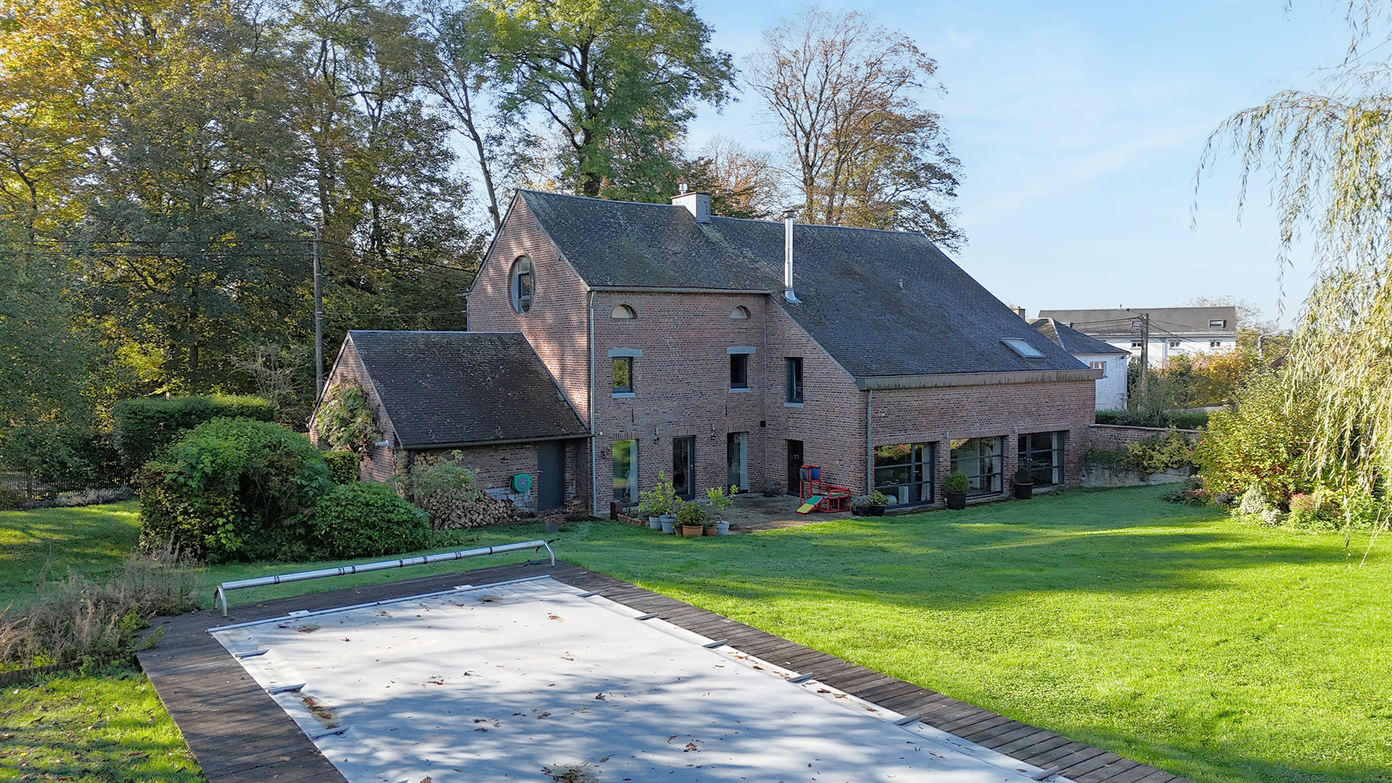 Superbe villa sur 20a avec piscine, garage et appartement